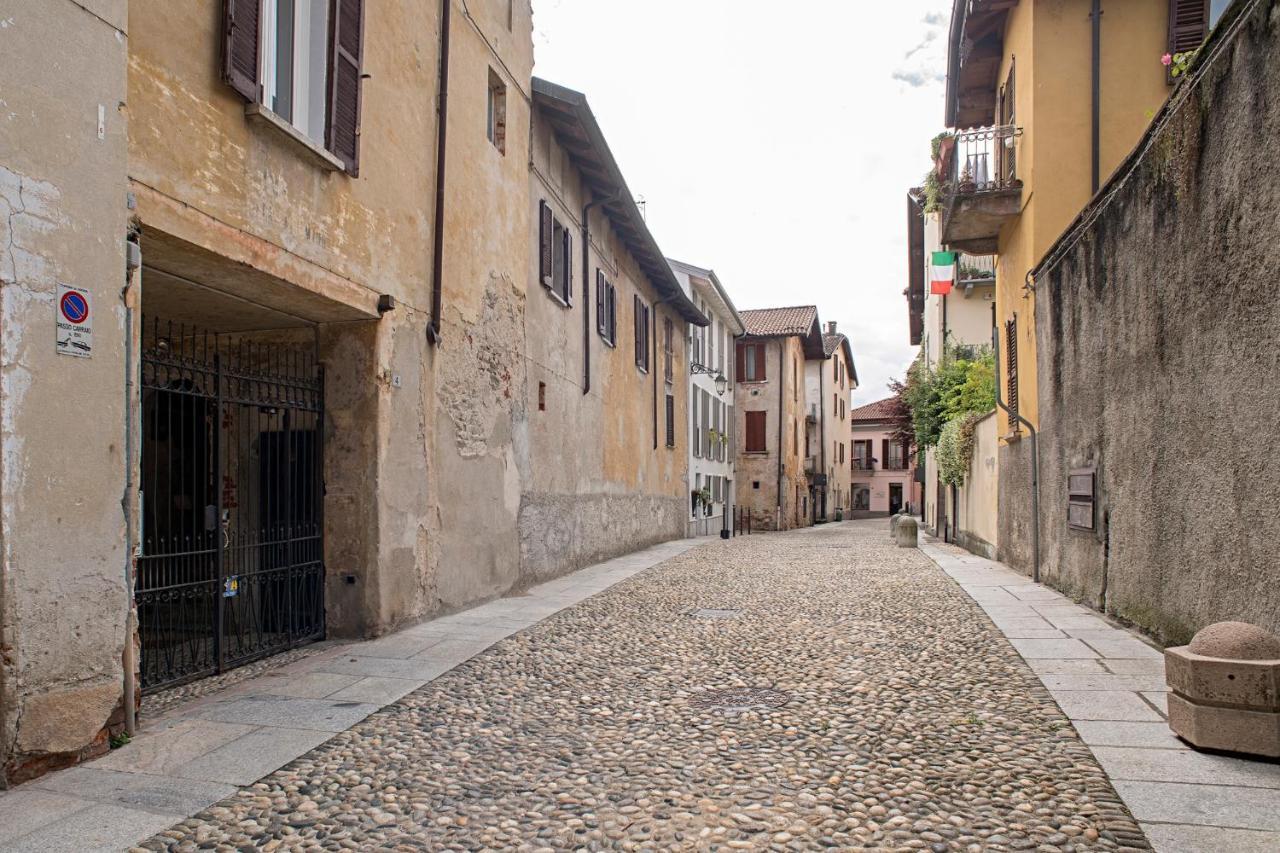 Piccola Villa Nel Centro Storico Арона Экстерьер фото